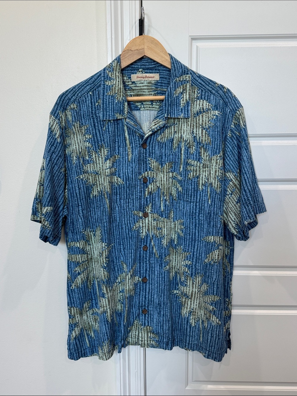 Tommy Bahama 100% Silk Men’s Button-up Shirt Top Blue Tropical Print, size XL